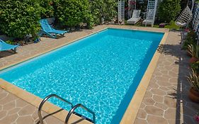 Greek Island Style 2 Bedroom Villa With Pool Next To The Sea