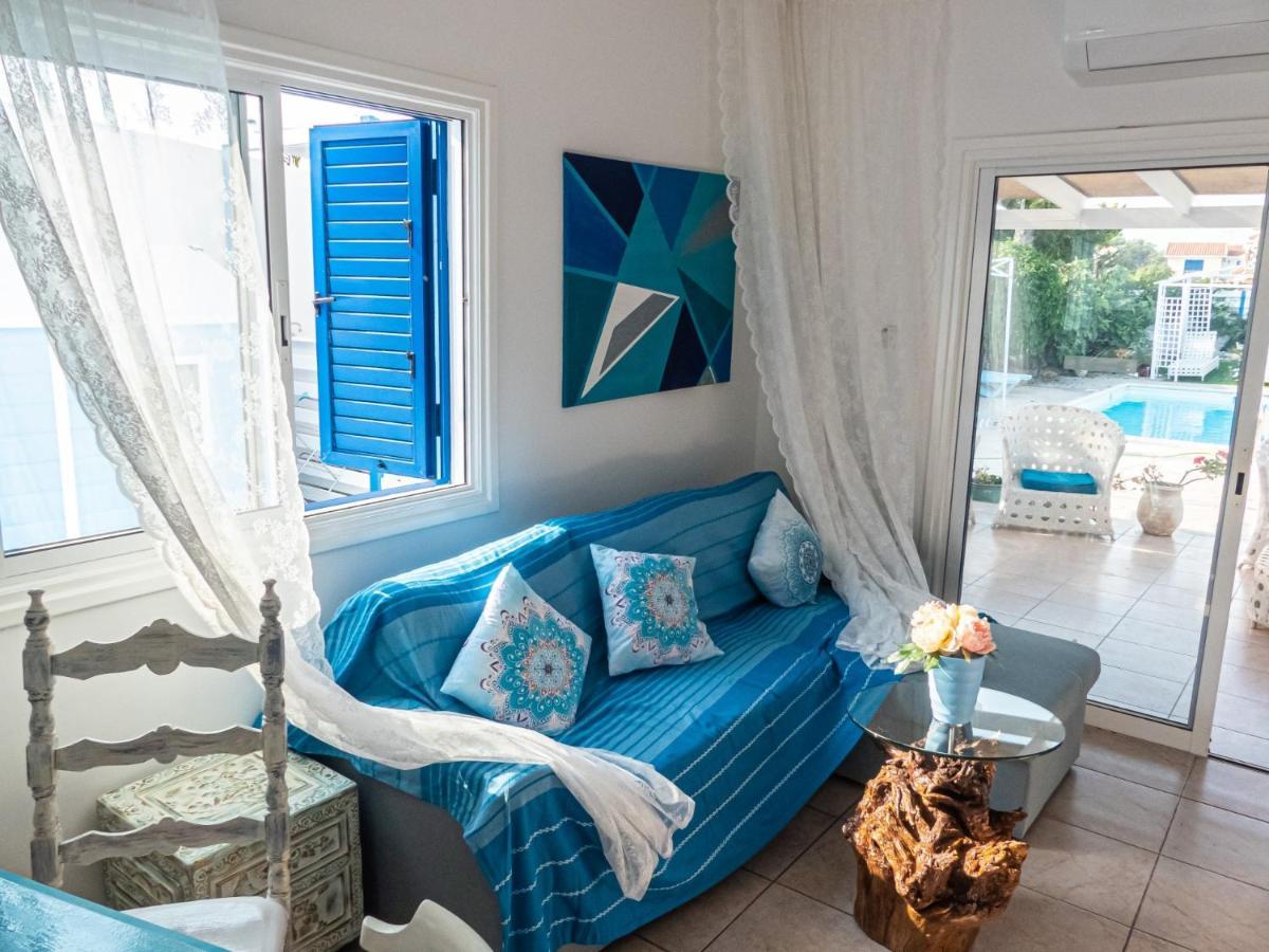 Greek Island Style 2 Bedroom Villa With Pool Next To The Sea Larnaca Zewnętrze zdjęcie